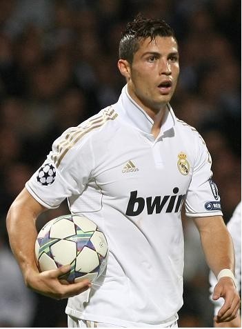 江苏节日！苏超决赛赛前南通队球迷场外集结为球队助威