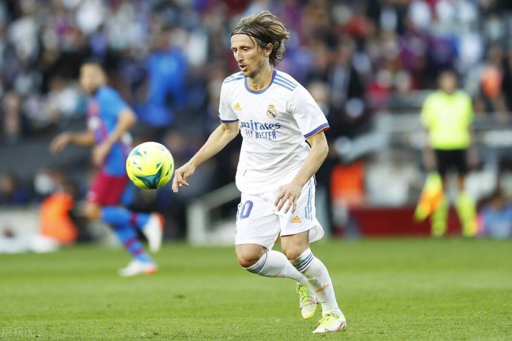 达尼洛同时斩获两座欧冠&解放者杯冠军，为历史首人